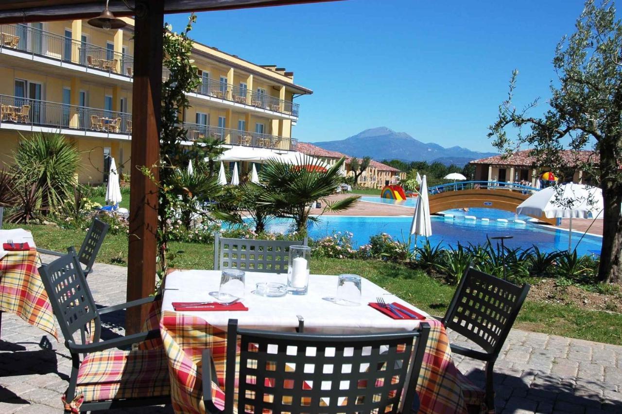Camping Bella Italia In Peschiera Del Garda - Gardasee Exterior photo