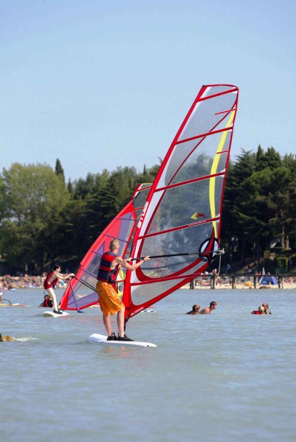 Camping Bella Italia In Peschiera Del Garda - Gardasee Exterior photo