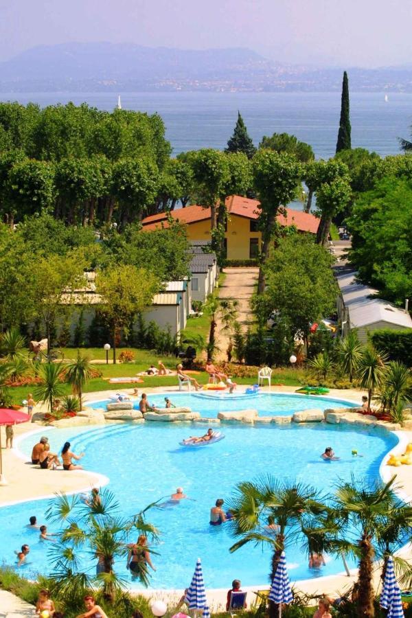 Camping Bella Italia In Peschiera Del Garda - Gardasee Exterior photo